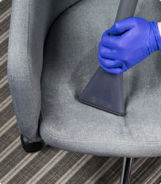 Cómo limpiar la tapicería de un sofá paso a paso sin ninguna