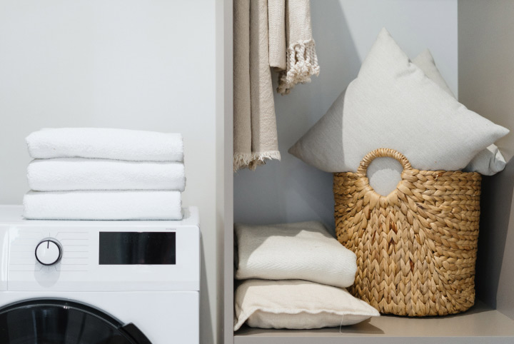 lavagem-de-almofadas-e-cobertores-a-maquina-guia-completo-para-uma-limpeza-de-almofadas-e-cobertores-mais-eficaz-rainbow.jpg